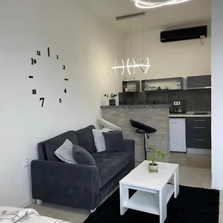 Daire Andric - Stylish & Peaceful With Free Parking - 10 Min Walk To Old Town Trebin