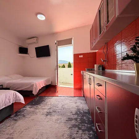 Andric - Stylish & Peaceful With Free Parking - 10 Min Walk To Old Town Trebin